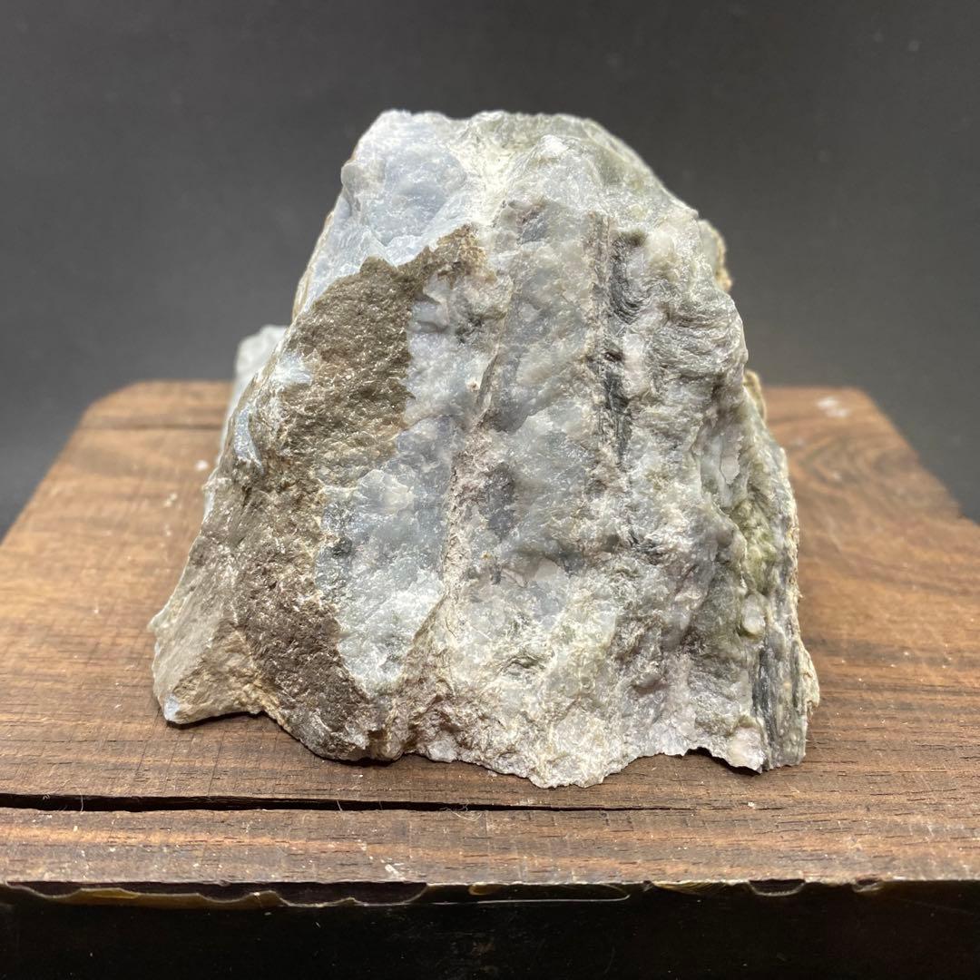 【P005】糸魚川　青翡翠　677g　天然石　原石　ヒスイ　パワーストーン　山石