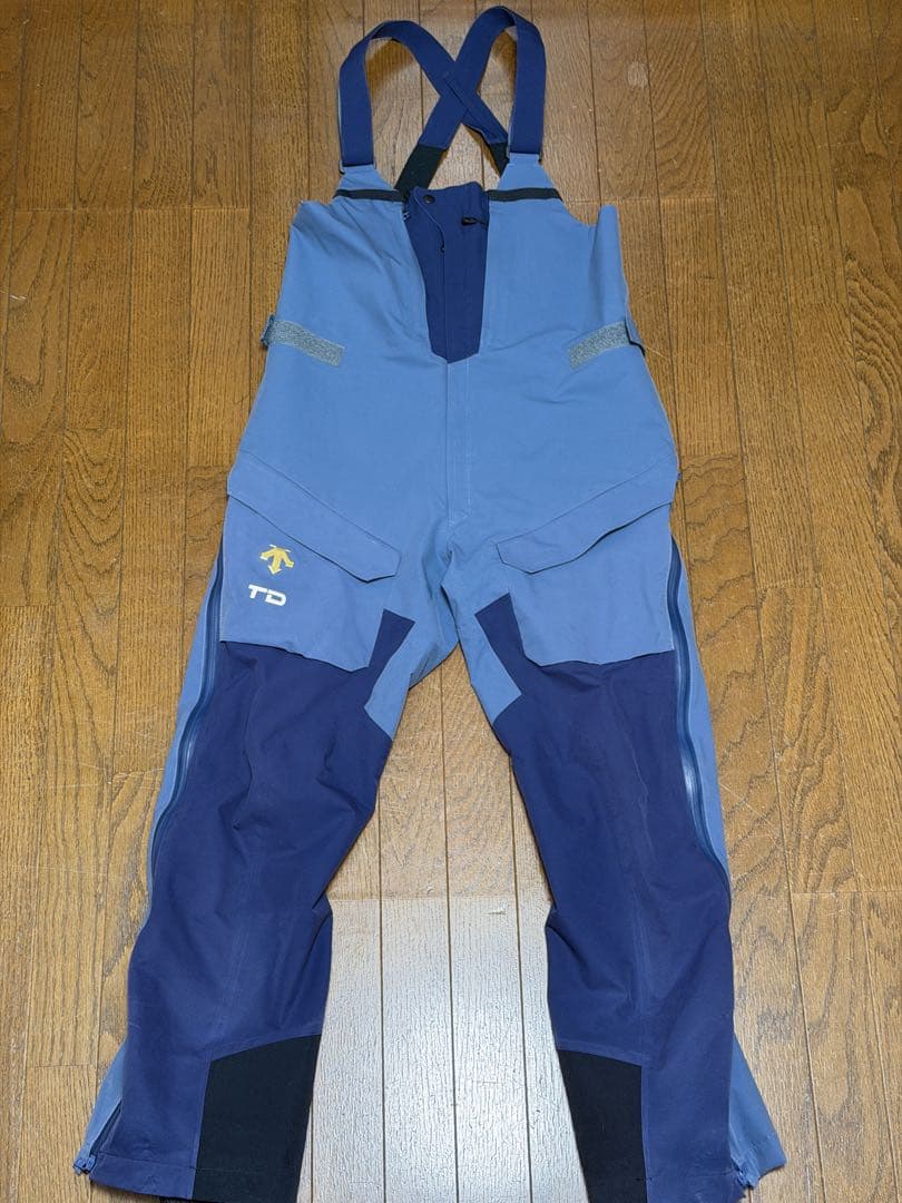 チームデサント　スキーウェア