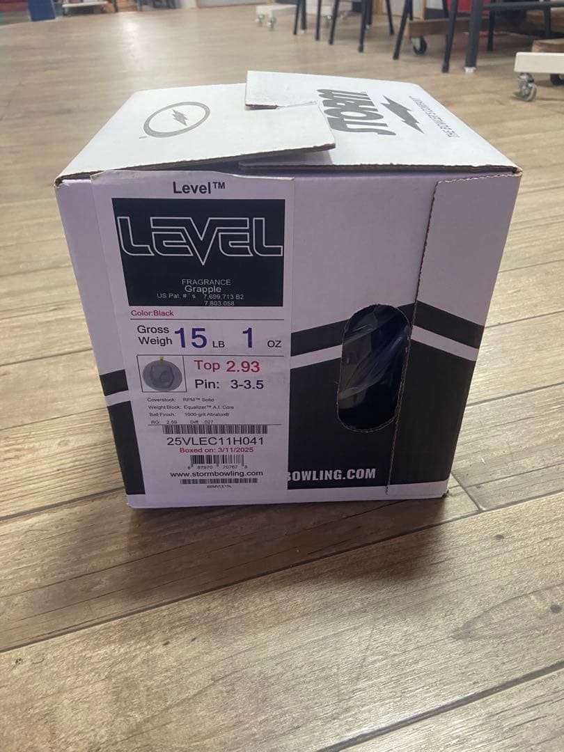 【新品】ストーム レベル（LEVEL） 15ポンド1オンス ボウリングボール