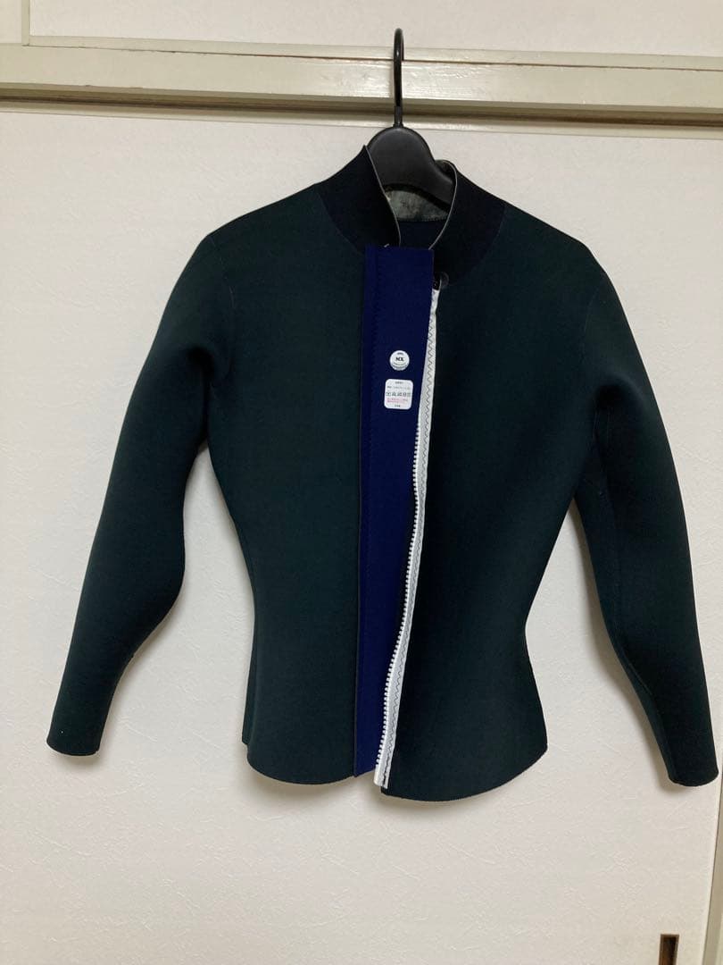 ブラックジップアップ タッパー