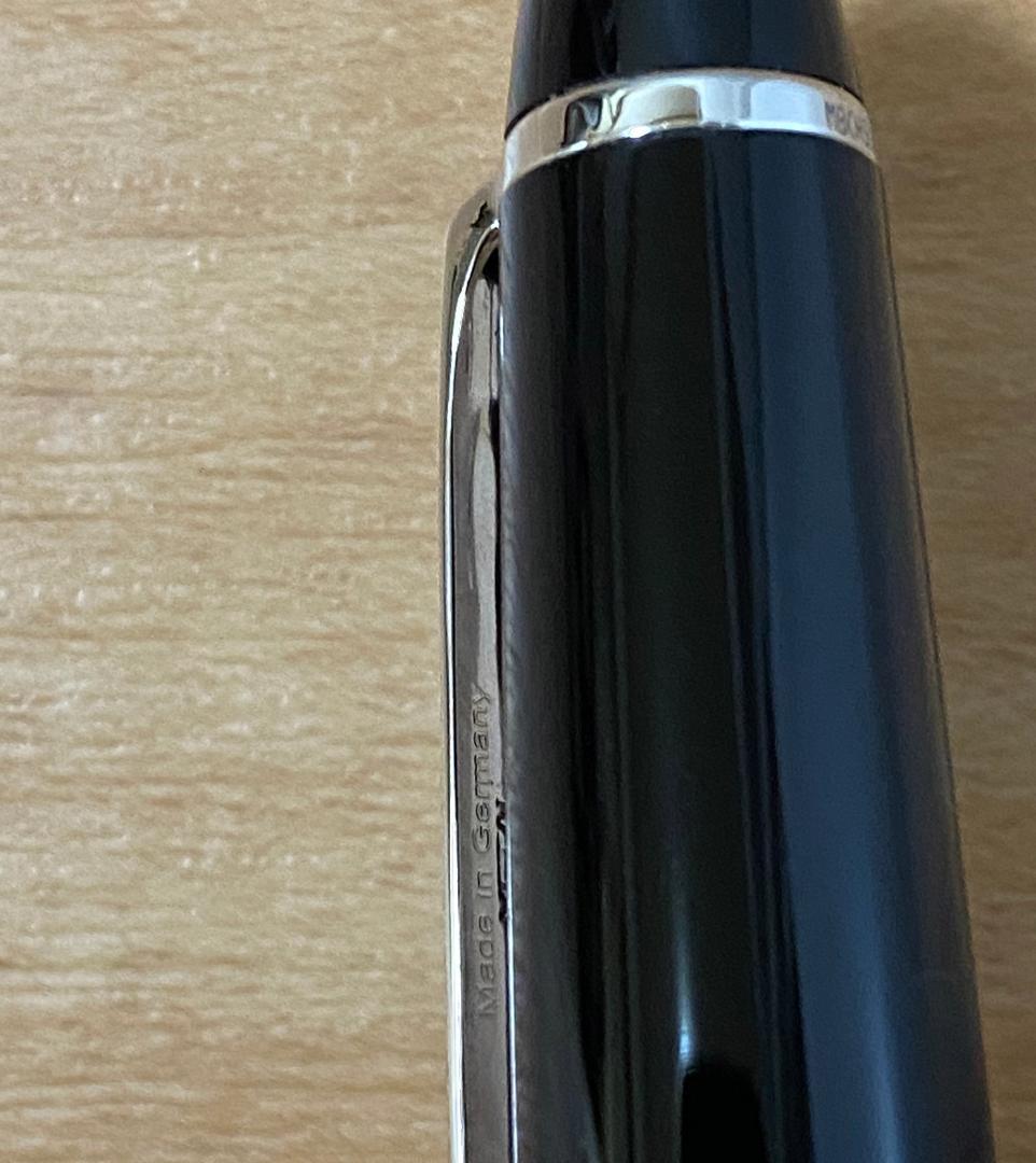 美品 モンブラン ミッドサイズ プラチナｘブラック ボールペン 名入れあり
