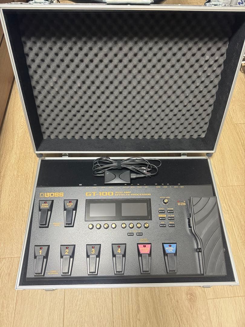 BOSS GT-100 マルチ エフェクター ハードケース付き