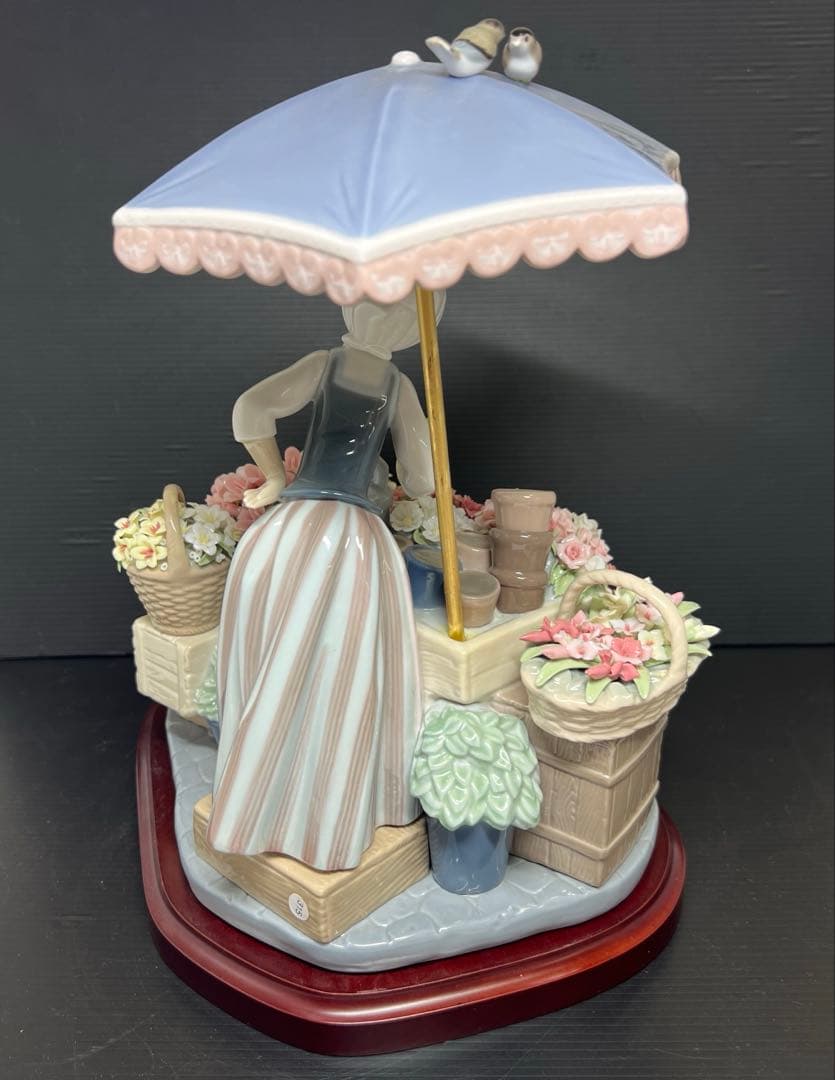 専用リヤドロ　「公園通りの花屋さん」最大高さ約30.5㎝　東Y7-1202☆1F