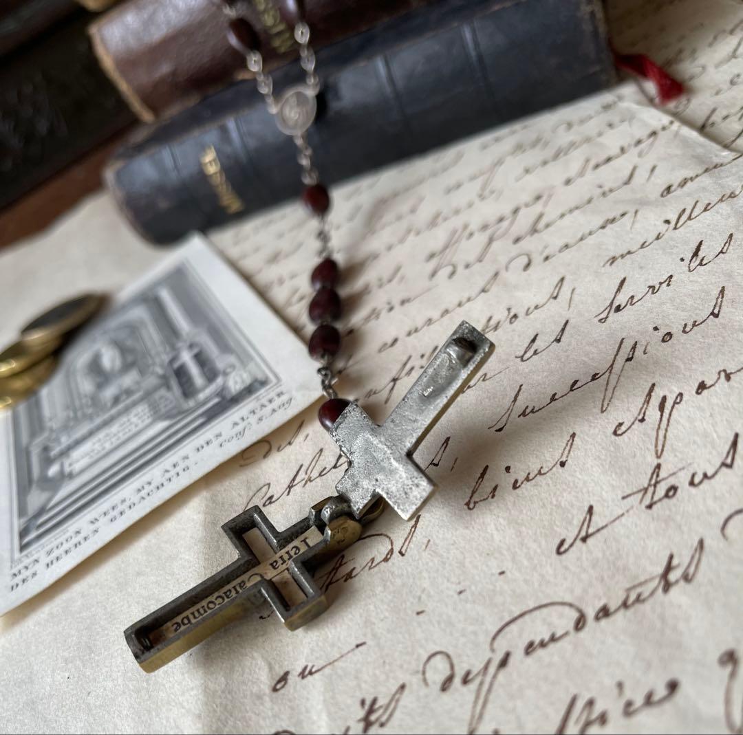 開閉する十字架　イタリアアンティークロザリオ　カタコンベの土　聖テレサ