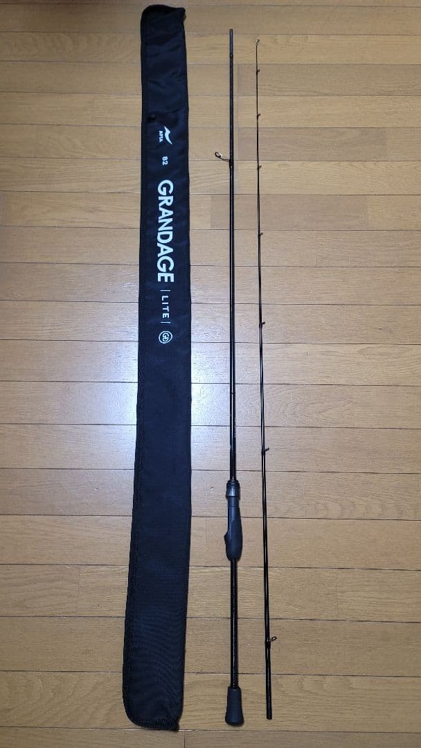 APIAGRANDAGE LITE 82 ロッドケース付き(訳あり)