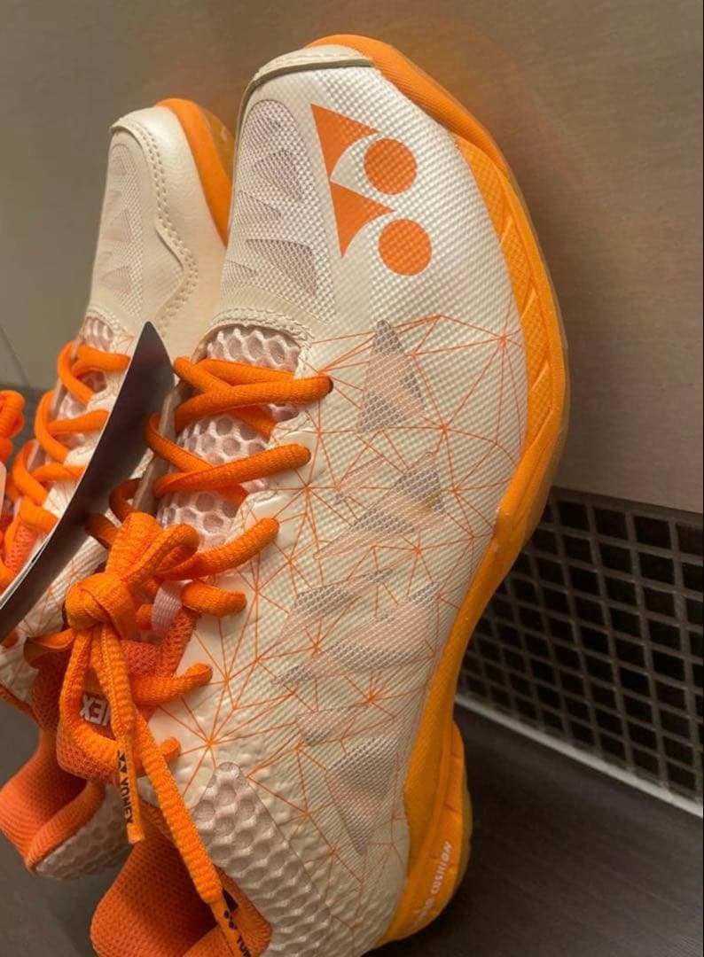 YONEX　ヨネックス　バドミントン　シューズ　オレンジ　新品　アエラス