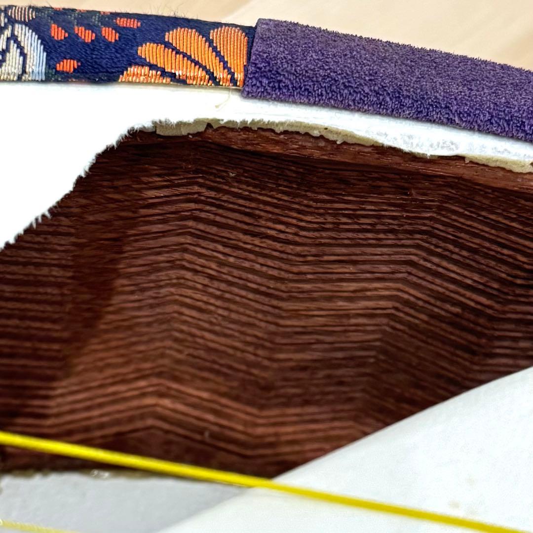 【高級】　中棹三味線　子持ち綾杉胴　紅木　トチ有り　2本溝　金細　K刻印　鼈甲撥