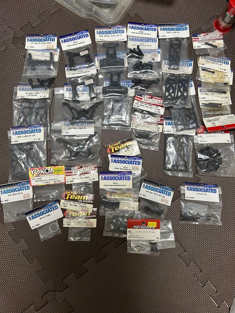 セールASSOCIATED 車体 入手困難新品付属品多数スペアボディ