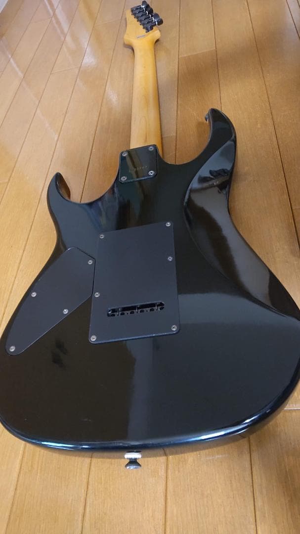 IBANEZアイバニーズ　RX180B　ブラックメイプルトップ　ギター