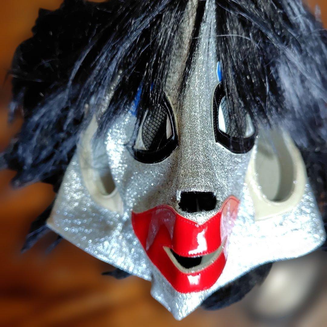 マスク　シルバー 　 黒髪付き