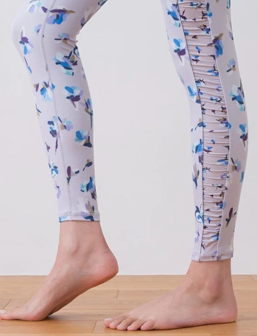 【新品未使用】MサイズSUKALAローズプリントブラトップレギンスセット