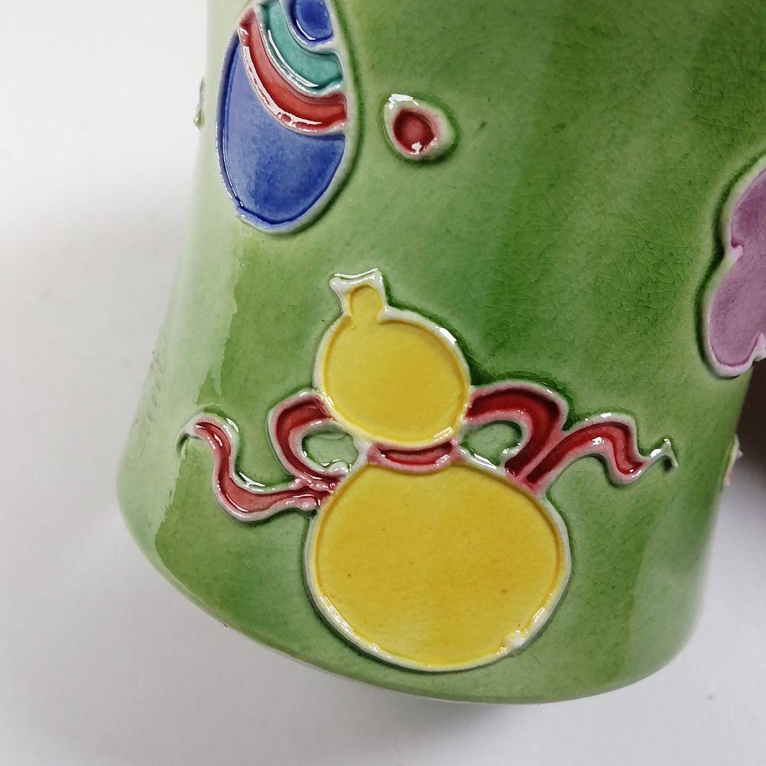 Ｔ６８５　蓋置　『淡緑交趾　宝尽し』『小松雅山 造』　共箱　茶道具