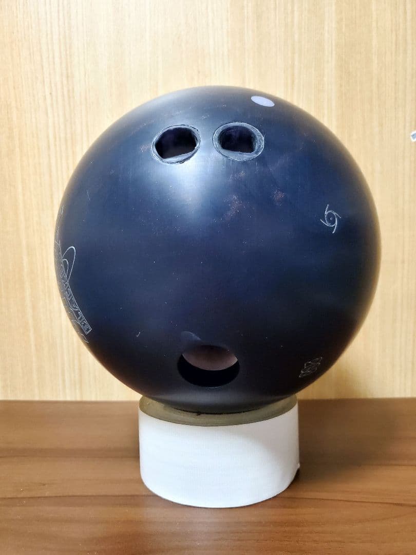 [美品]フィジックスブラックアウト ボウリングボール　14P
