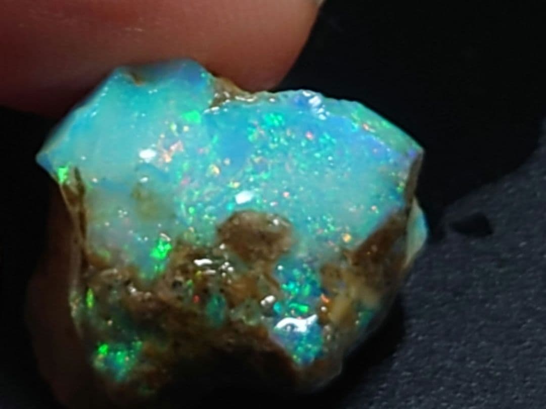 エチオピアウェロ産　チョーク　オパール　ピンファイア　原石　鉱物標本