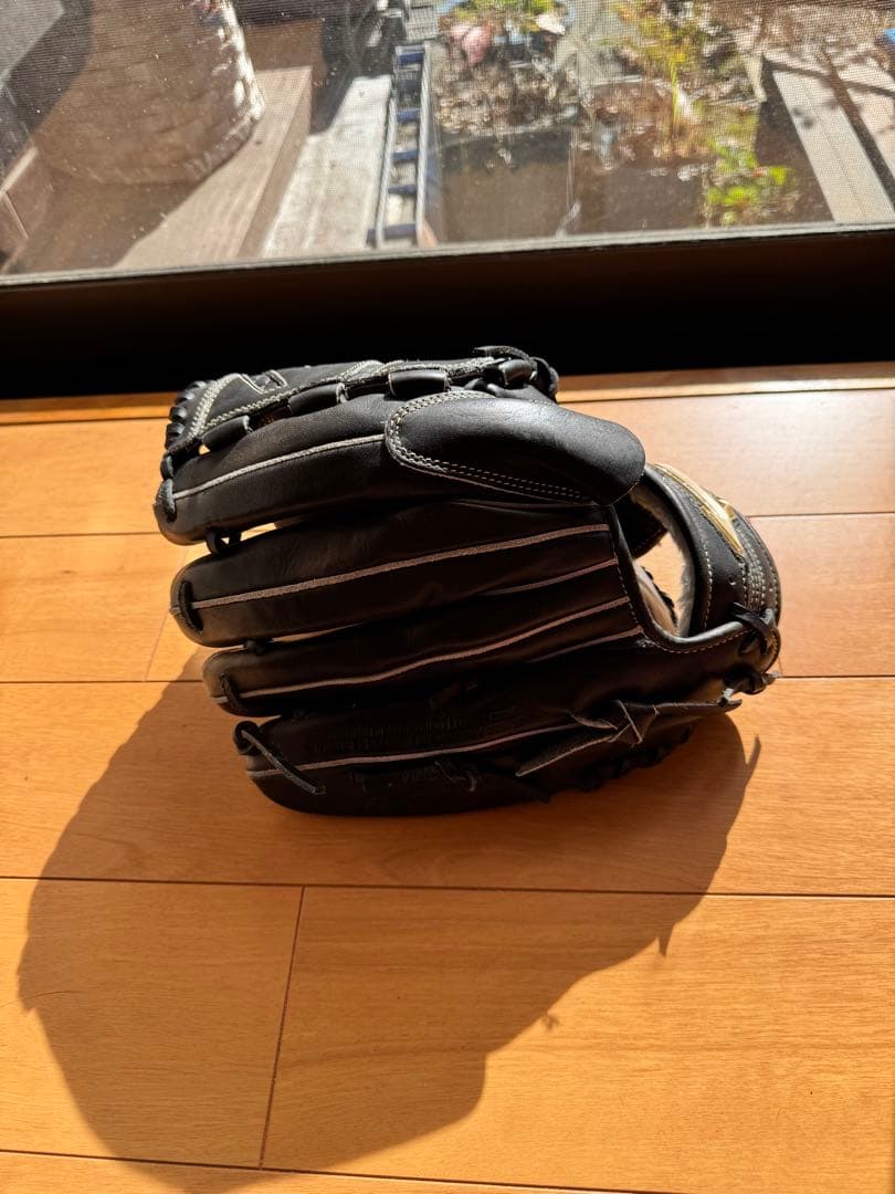 黒いレザー野球グローブ 右投げ用