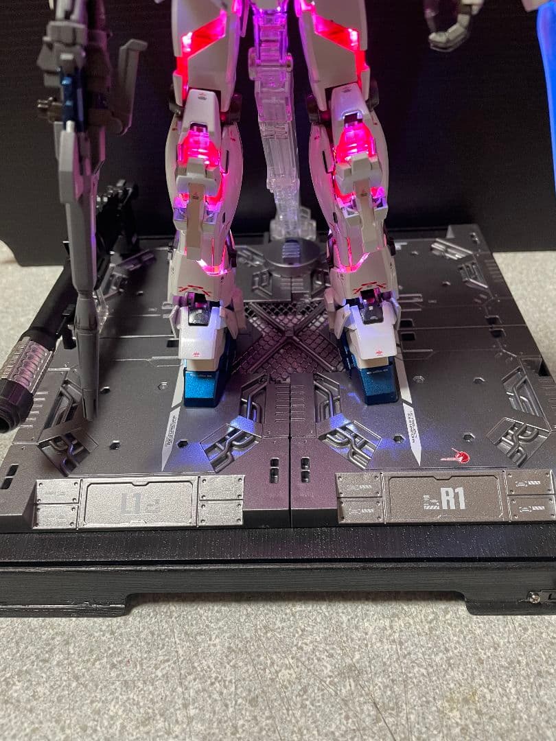 ユニコーンガンダム MG完成品 LEDライトアップ