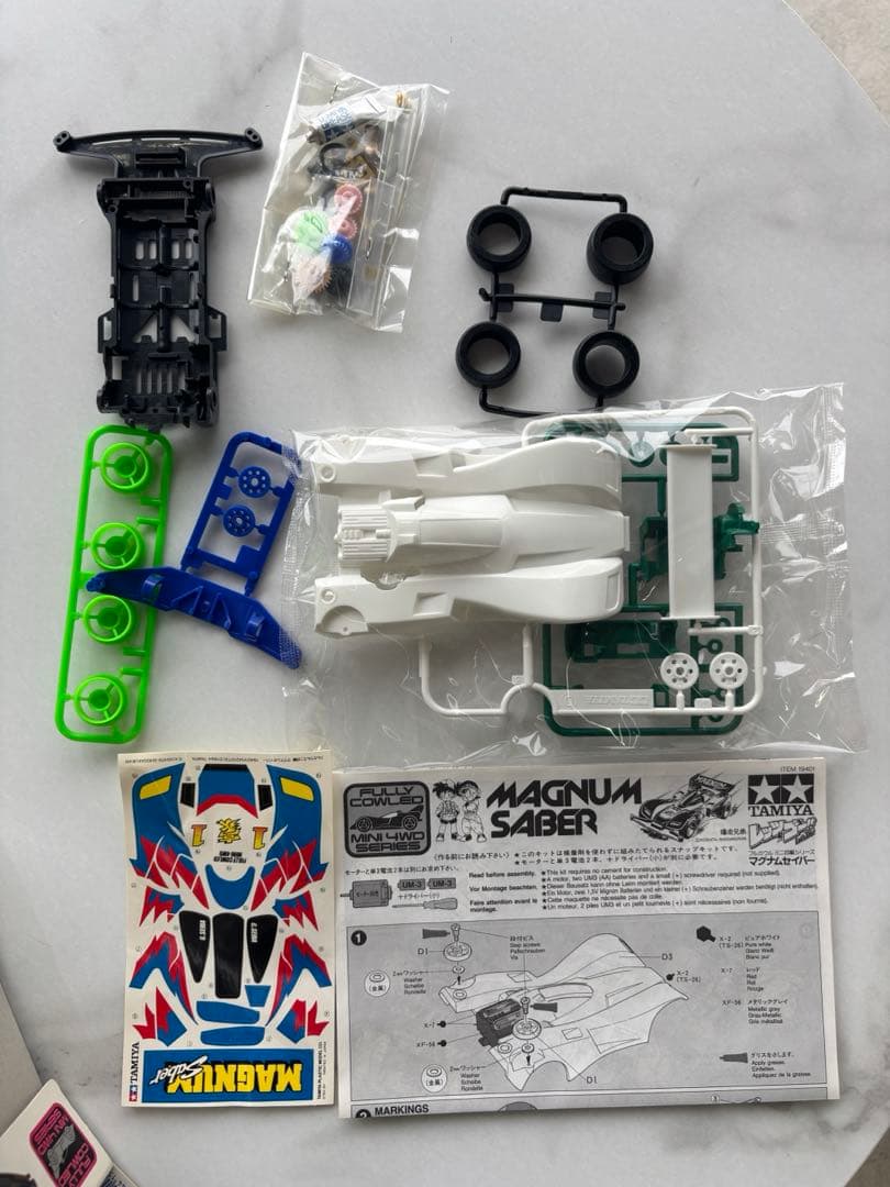 フルカウルミニ四駆　マグナムセイバー　裏絵あり　モーターおまけ付き
