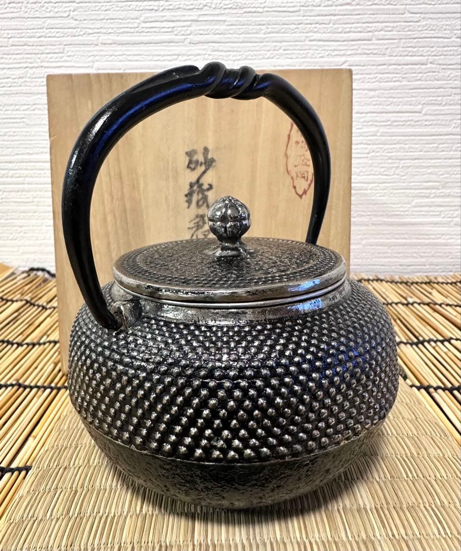 未使用品　南部岩鋳三代目清末造　０.３型アラレ 砂鉄急須　和銑　南部鉄瓶