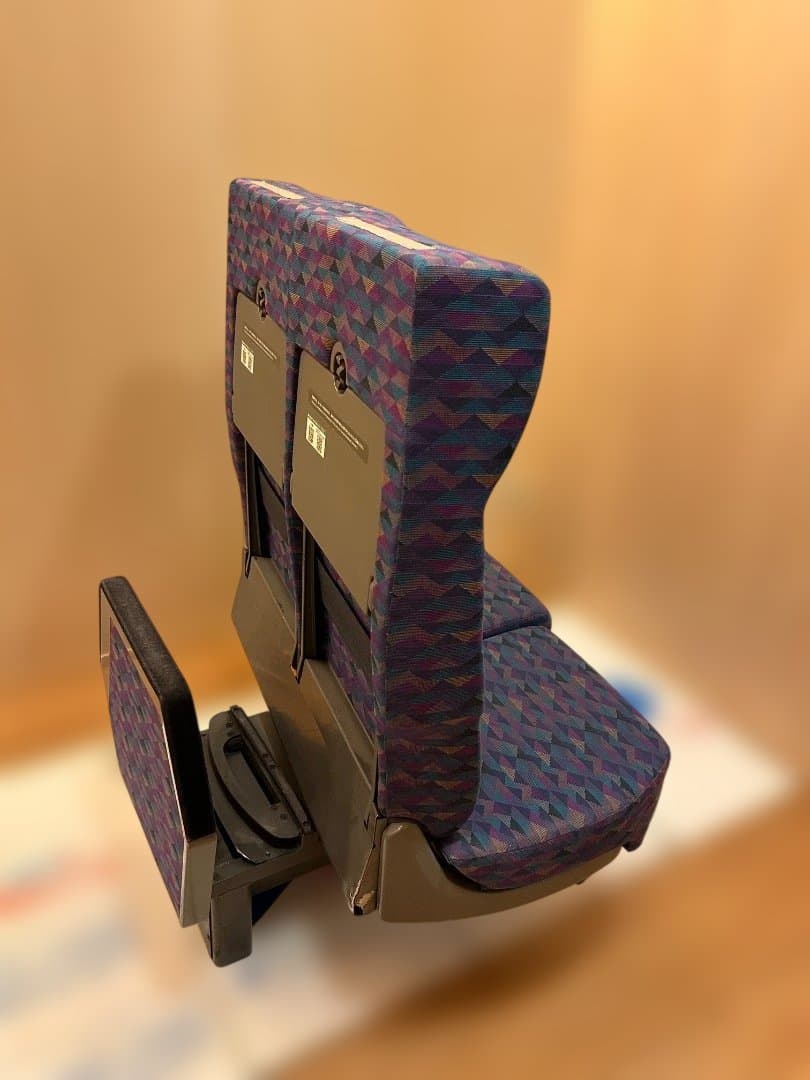 新幹線E4系MAXの転換式2人掛けシート