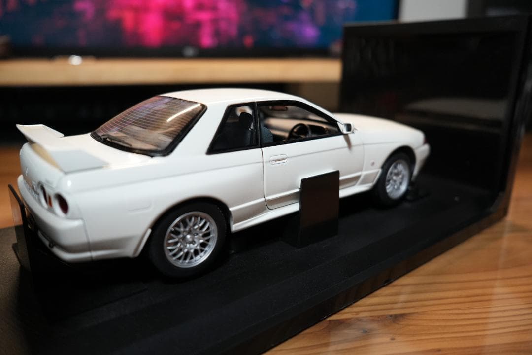 京商 1/18 R32 GT-R スカイライン V-SPEC II