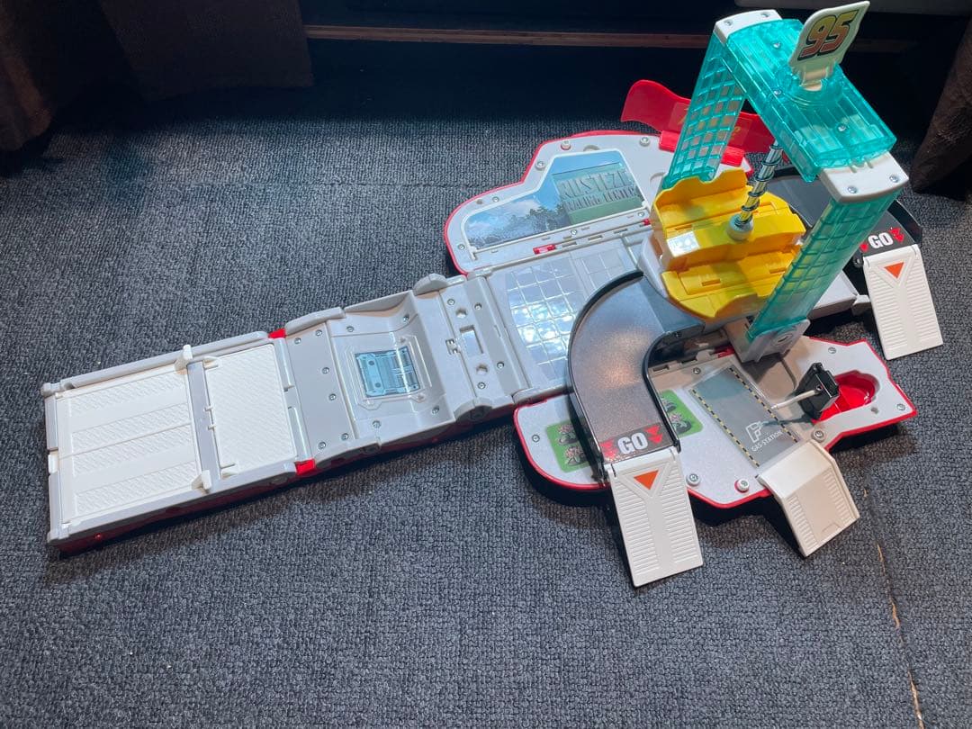 マックィーン・変身シリーズ3台&沢山乗せよう大きなマック廃盤品セット