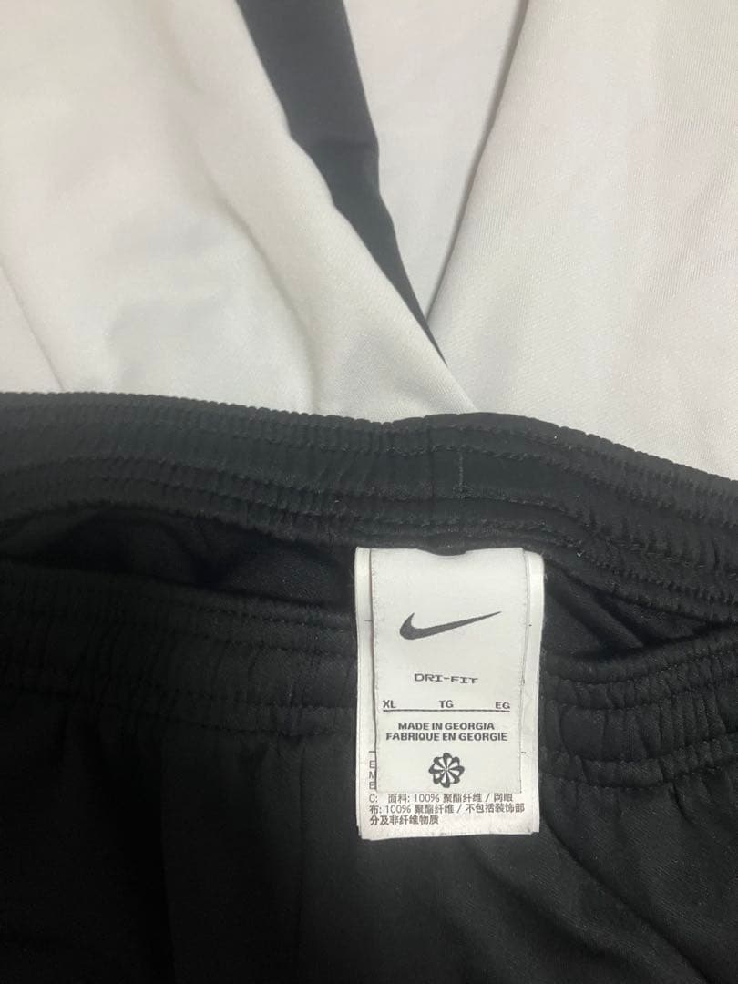 Nike Dri-FIT スリムフィット ブラックショーツ