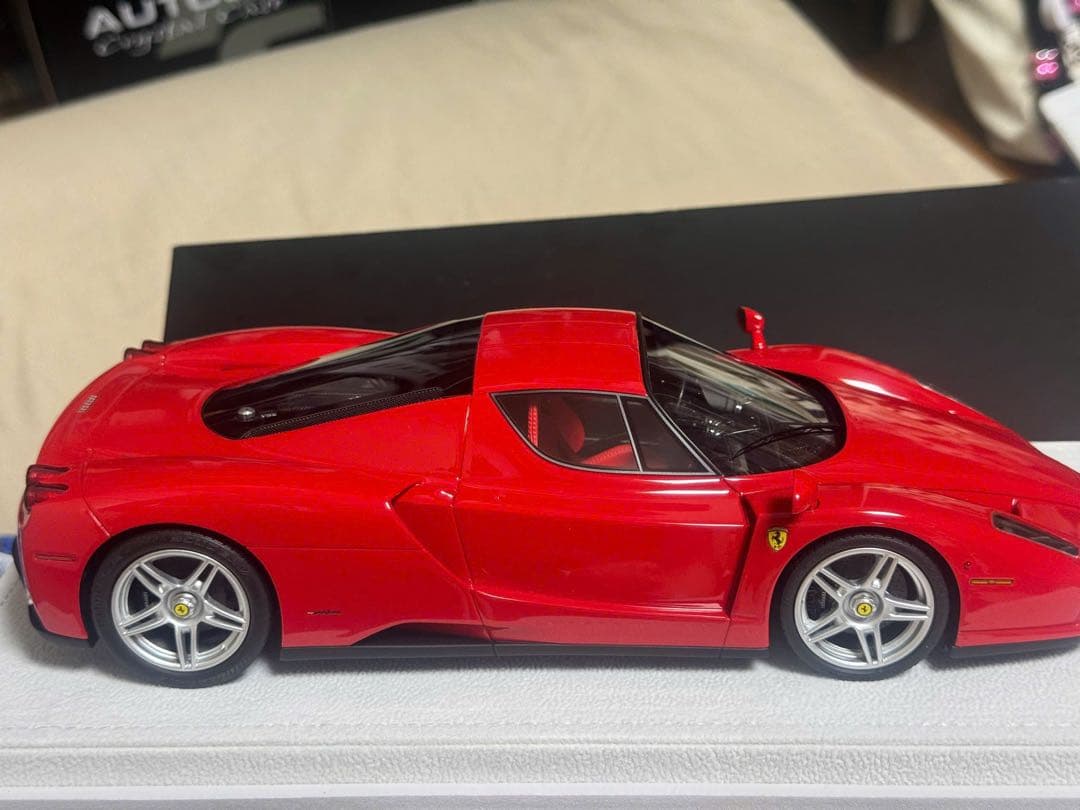 Ferrari Enzo 1:18 ミニカー