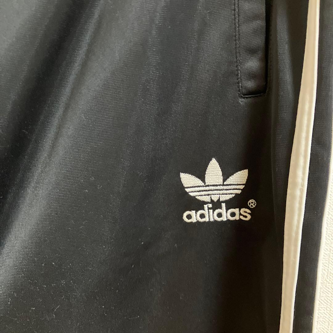 adidas 黒ジャージパンツ 万国旗