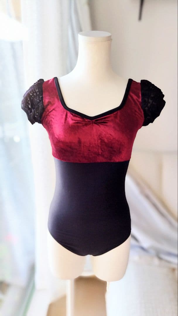 S～M/深いワインレッドクラッシュベロアとレースが高級感を醸し出す娘役レオタード