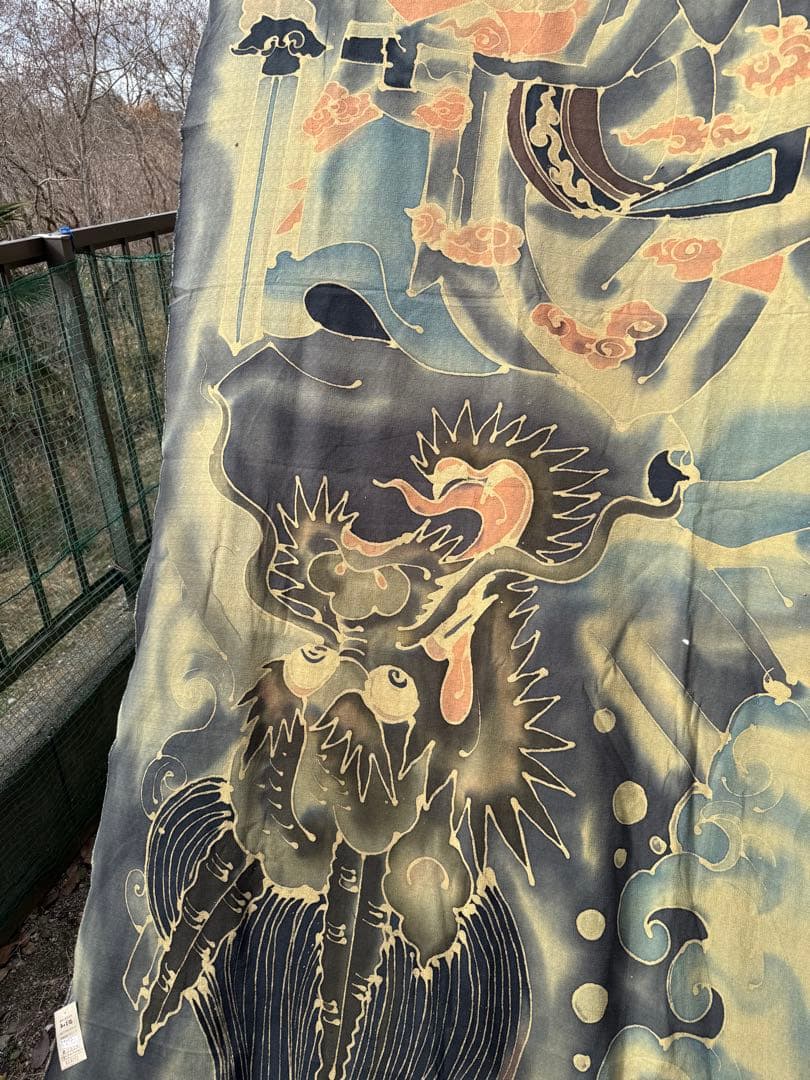 ◯手描きロウケツ染め布、　若武者が悪龍を退治している図