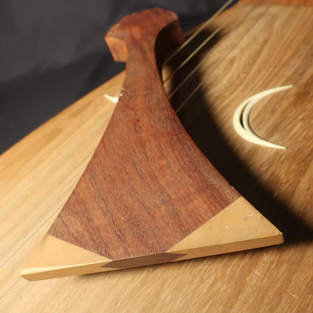 筑前琵琶 四弦五柱 半月細工 撥付き 和楽器