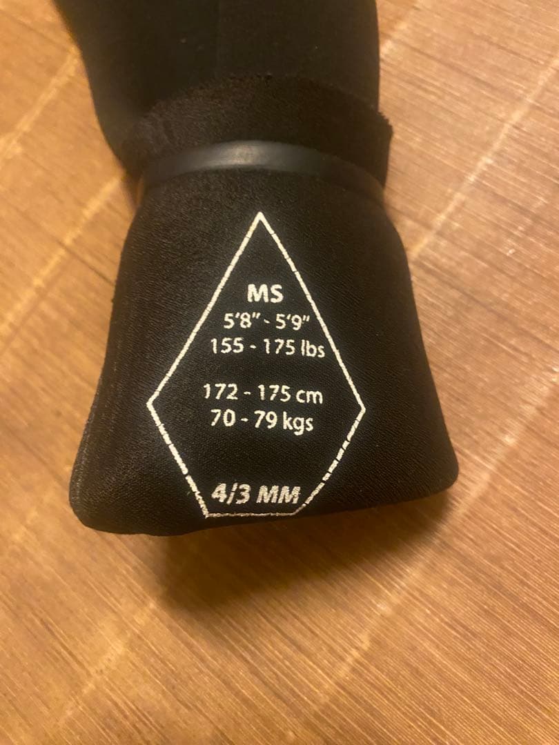 Volcom フルスーツ MS 4/3mm ボルコム　ウエットハンガー付き　MS
