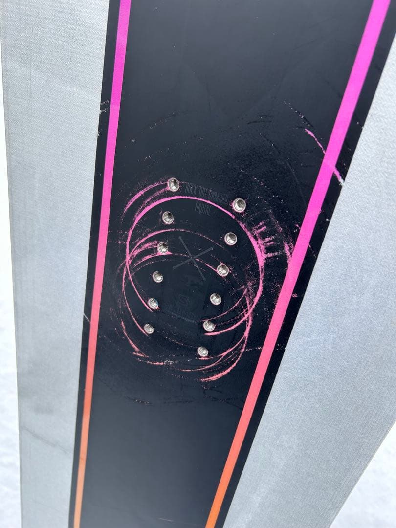 ダンスホール、サロモン、21-22