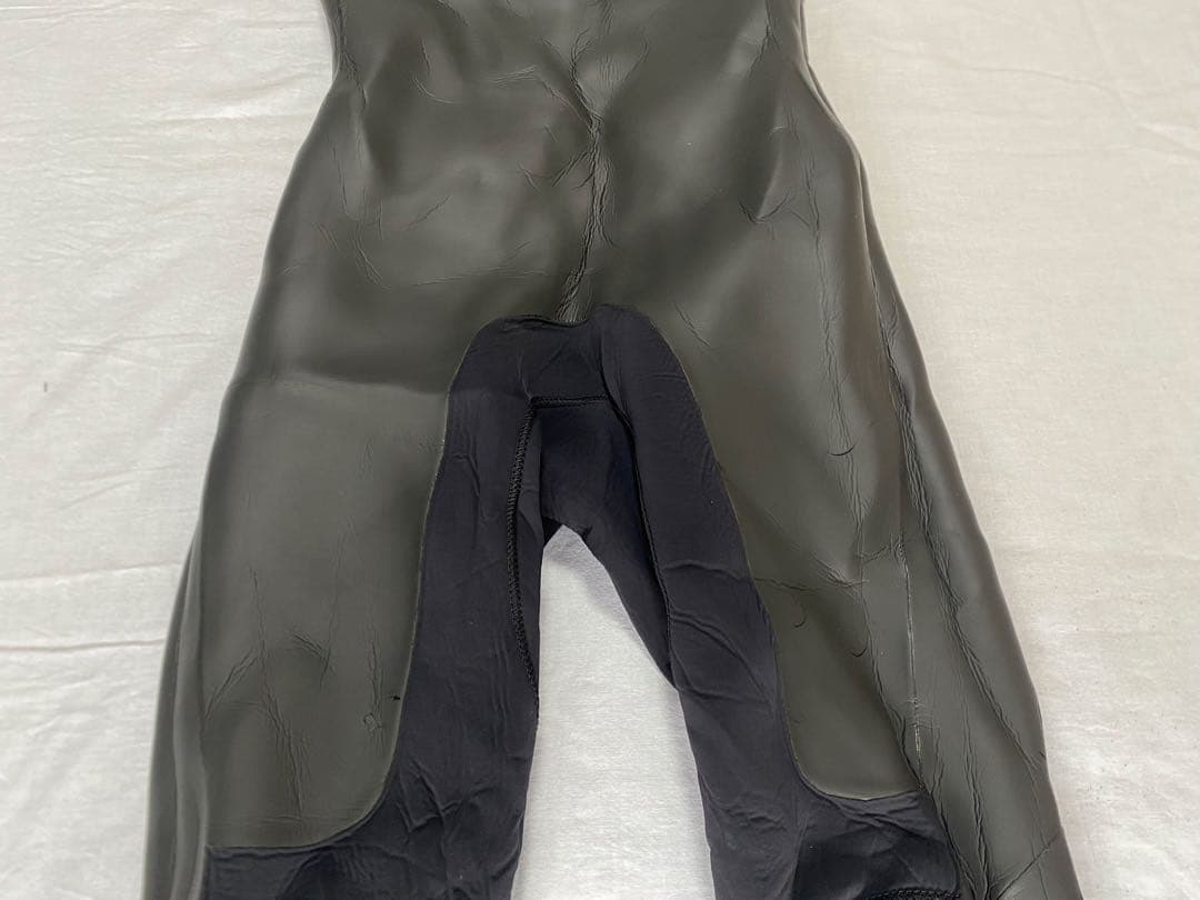 ウェットスーツ　PLAINS