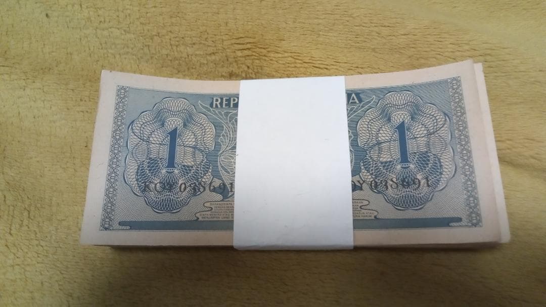 インドネシア 1956年　1ルピア札1束(100枚) 新品