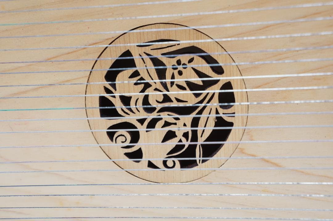 プサルタリー　37弦　弦楽器