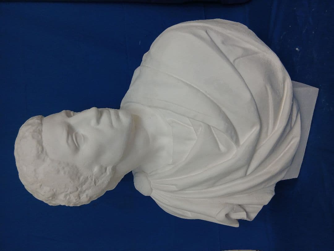 ブルータス胸像。(85cm)