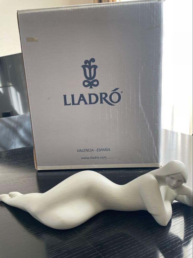 リヤドロ　メモリー　aura collection　彫刻風