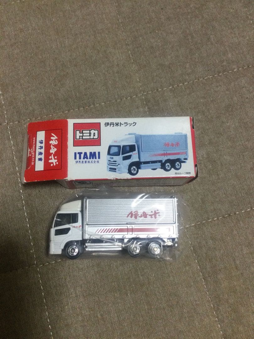 トミカ伊丹米トラック