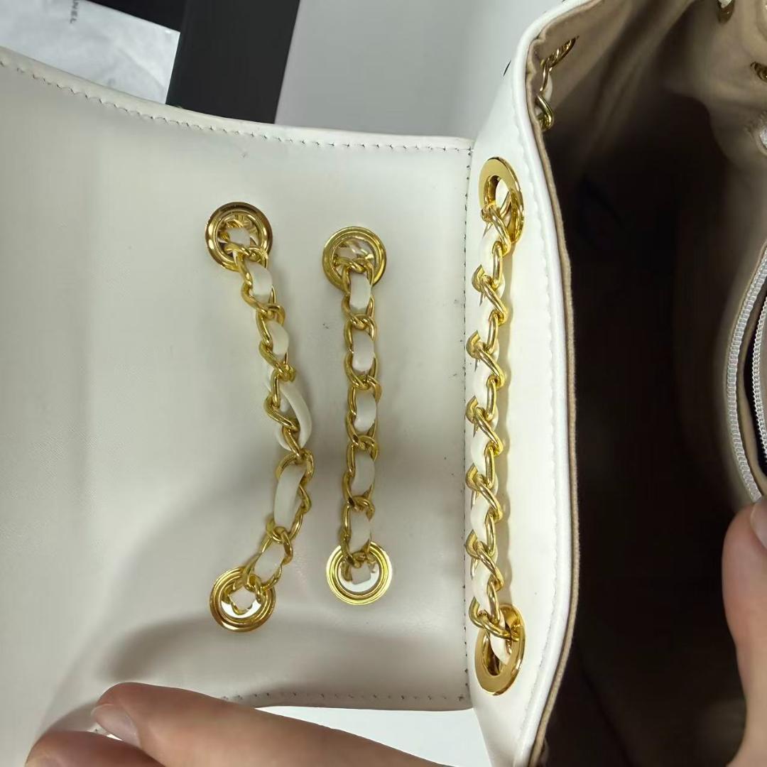 ホワイト ハンドバッグ ゴールドチェーン