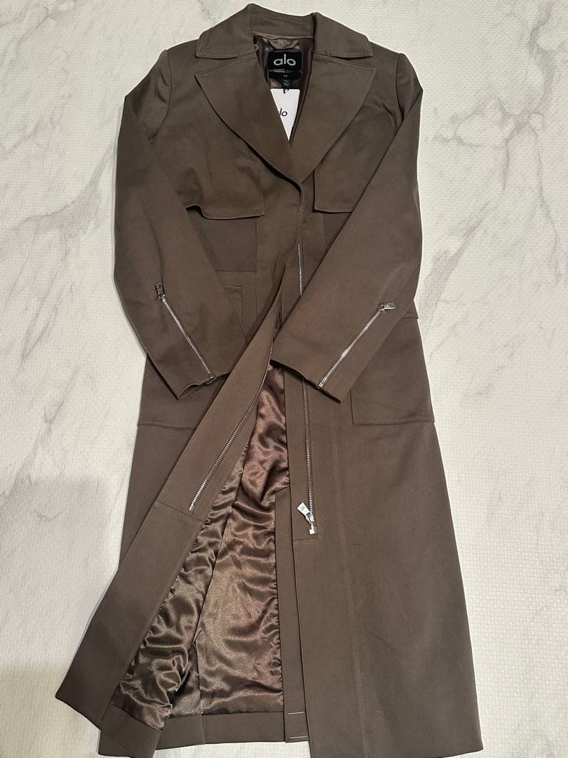 完売品定価9万円　新品タグ付ハワイ購入　ALO YOGA コート