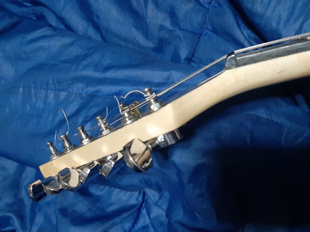 最終値下げジャンク世界に1本ＡＩＹストラトタイプギターSSH白24F調整済