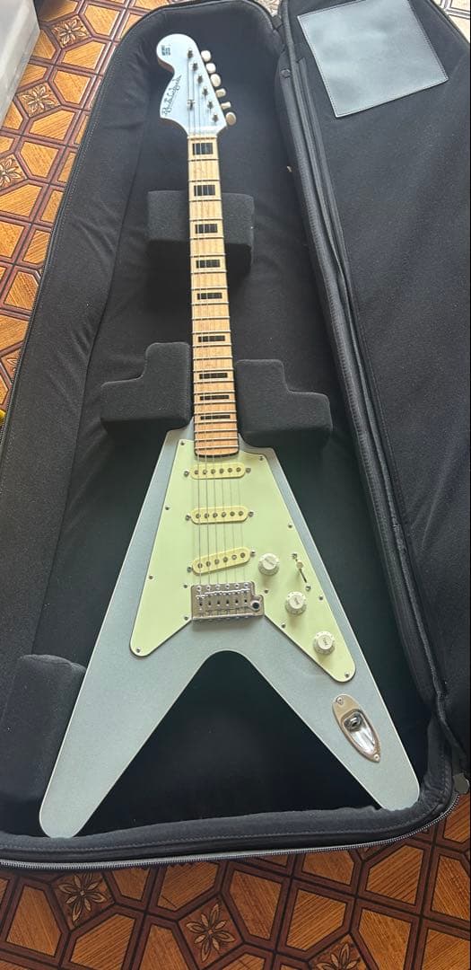 サイケデリズムギター　ギブフェンドリクス　メイプル指板