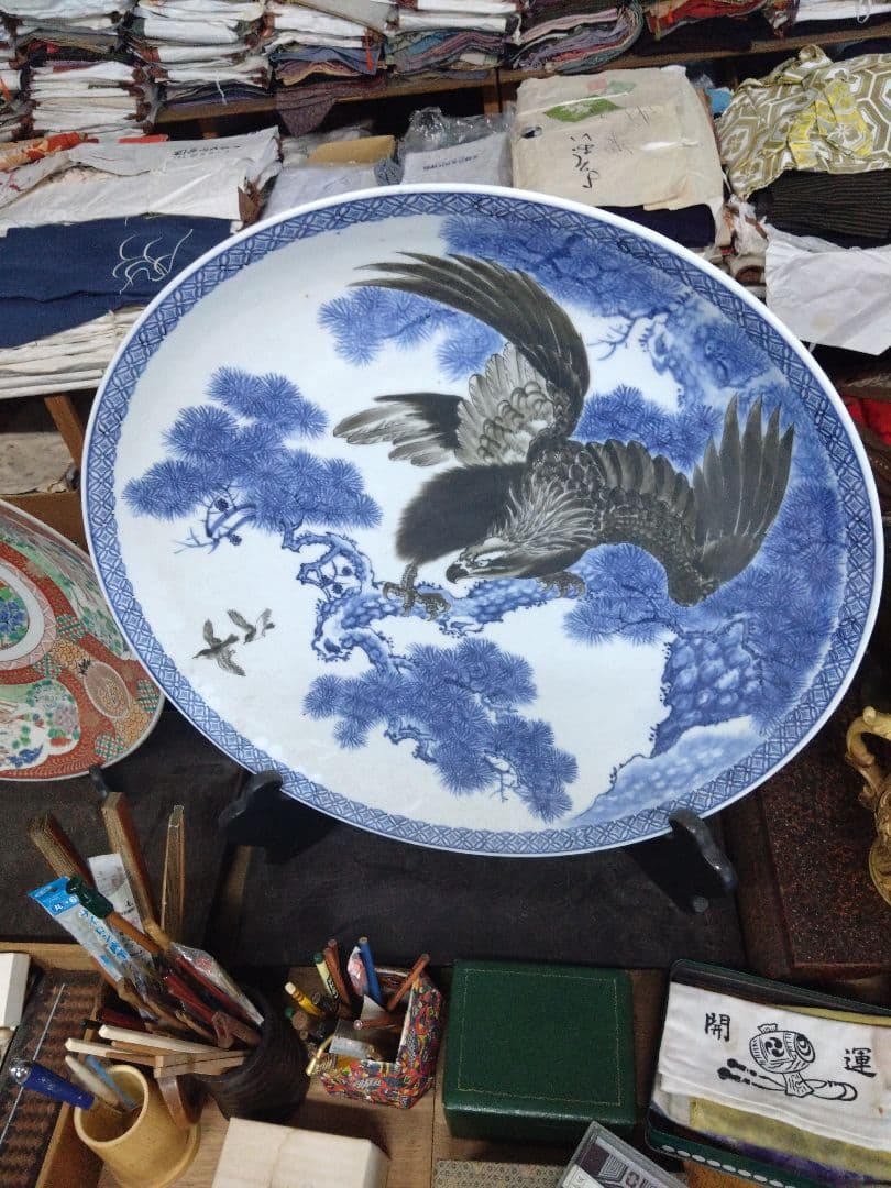 【有田焼】　山徳窯　青い鷹の陶器大皿　直径約60 【猿川岩】