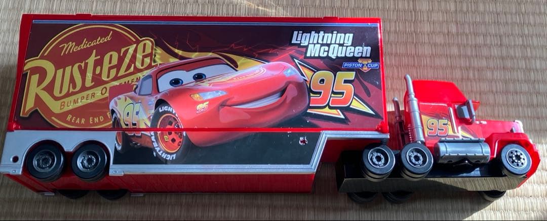 たくさんのせよう！大きなマックトレーラー