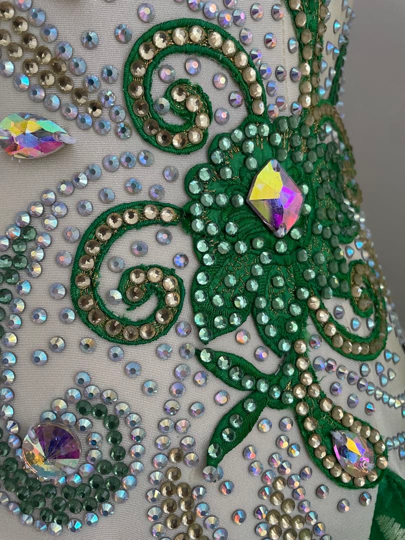 社交ダンス　スタンダードドレス ⭐️クリーム色&グリーン