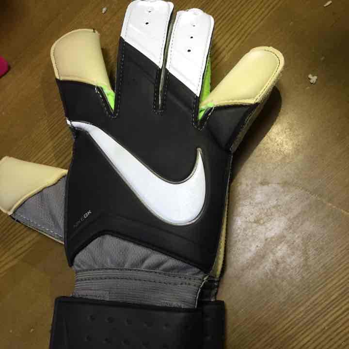 ナイキグローブ