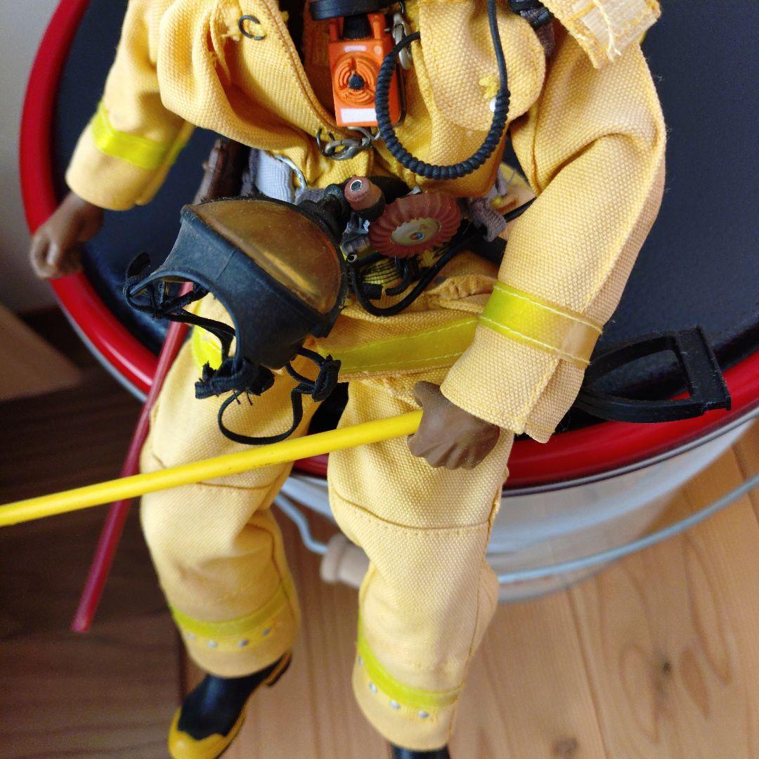 消防士フィギュア チェーンソー付き
