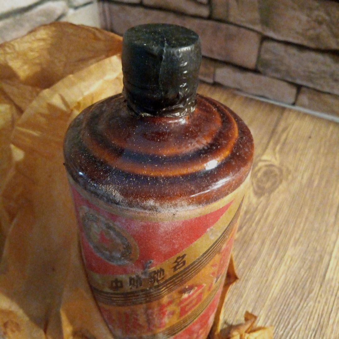 貴州茅台古酒1978年未封陶瓷瓶木栓五星火封印昔的な赤と金のラベル茅台酒の紙包み