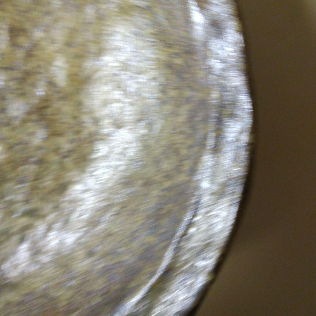 茶色と緑の波状エッジ皿